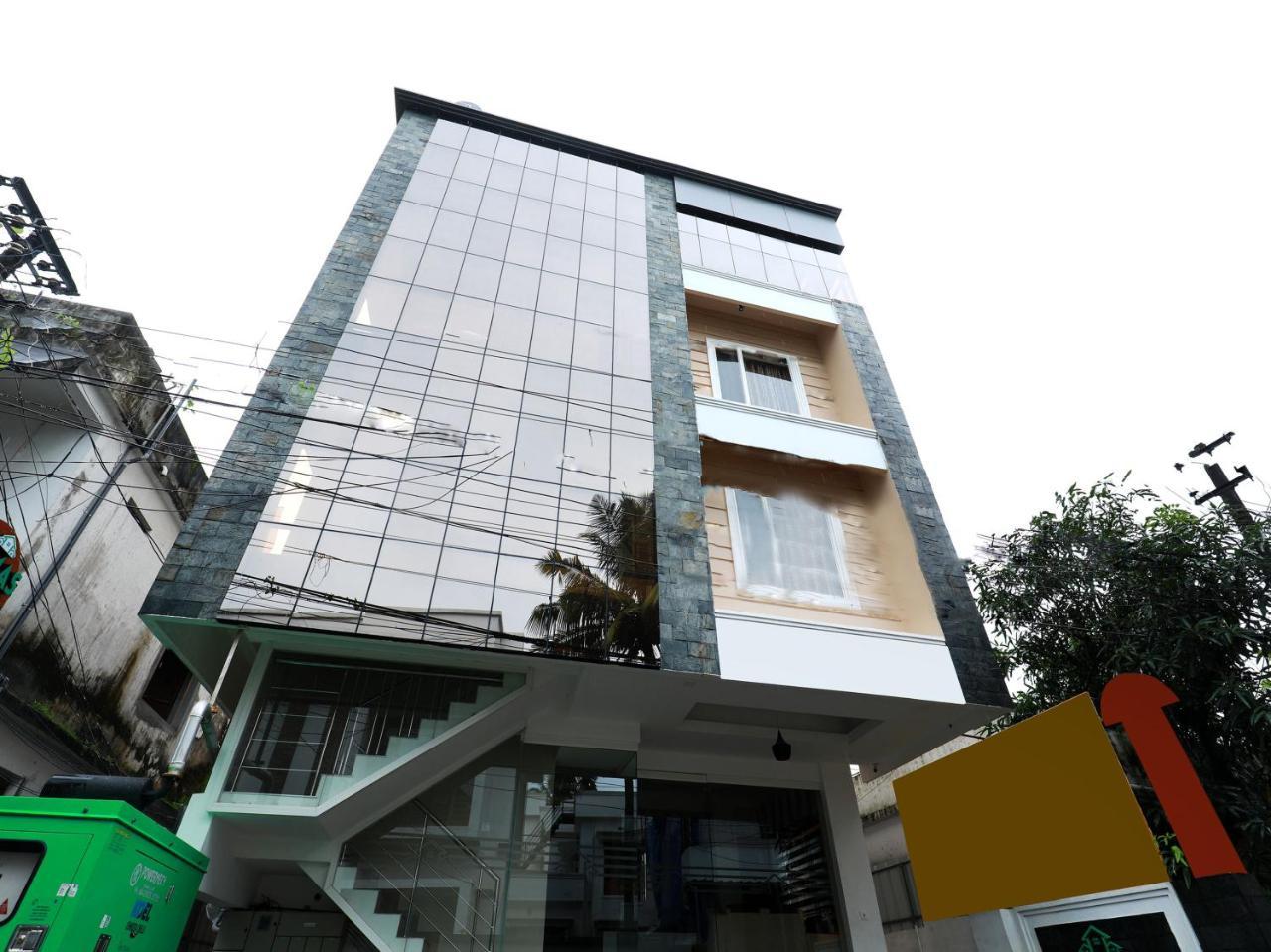 Oyo 6728 Almas Residency Hotel Kochi Exterior photo